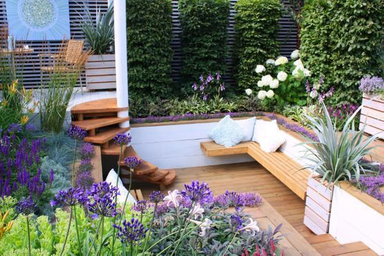 Terrasse eingepflegt in einen Garten