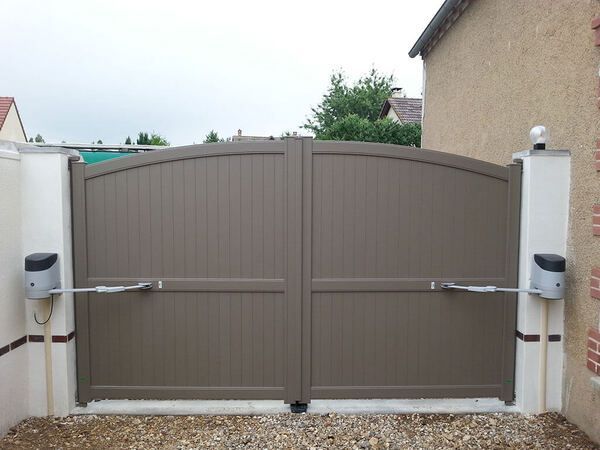 portail battant gris