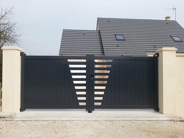 portail coulissant noir