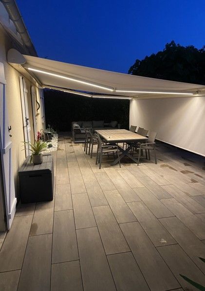 Affiche mettant en avant une offre pour une meilleure protection solaire avec photos à l'appui