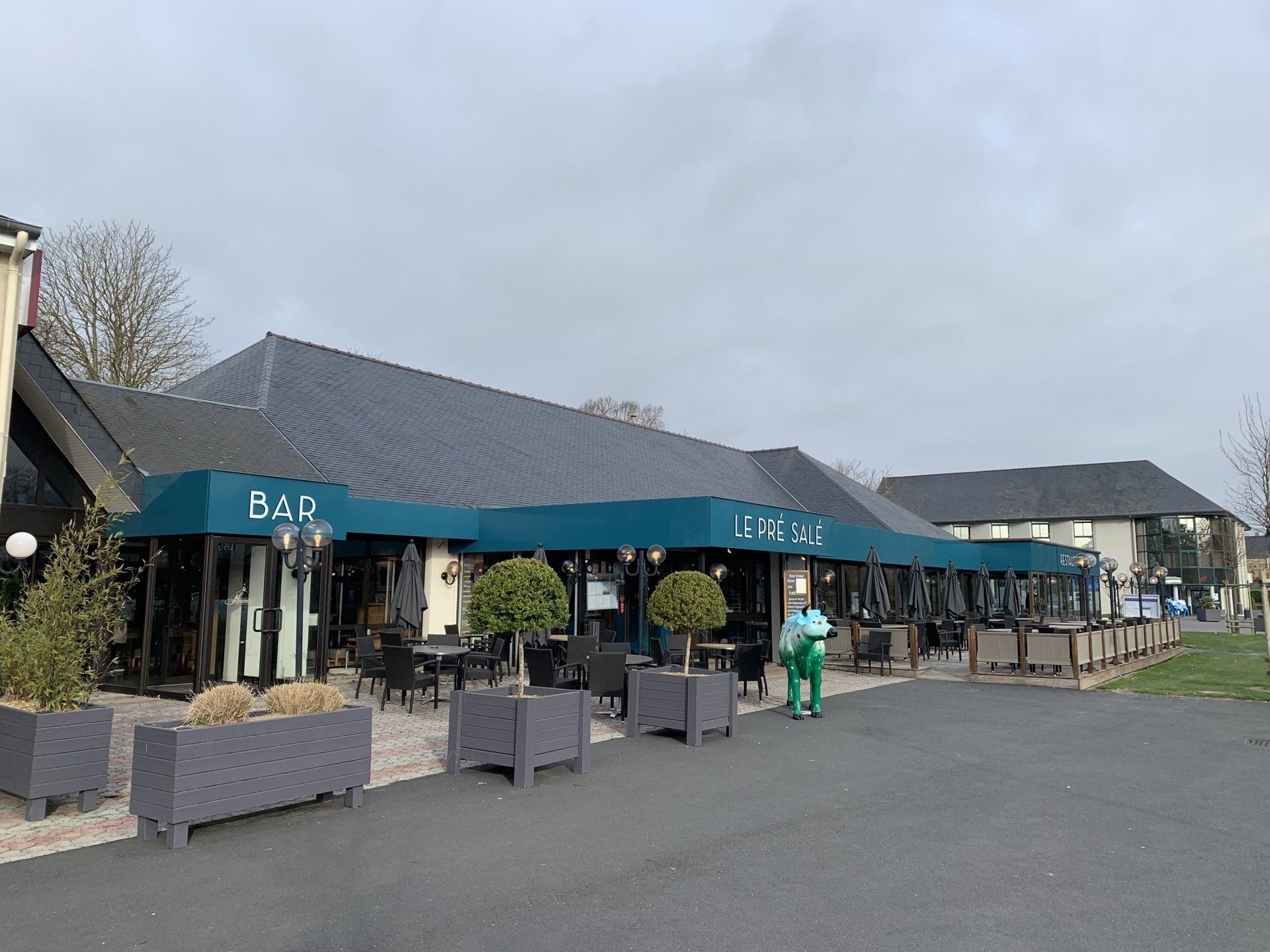 Toiture ardoise d'un restaurant