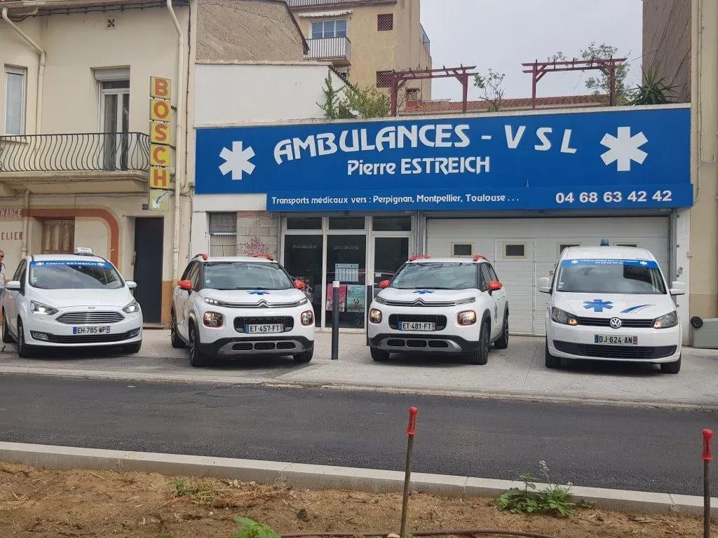 Une ambulance, un taxi et deux VSL