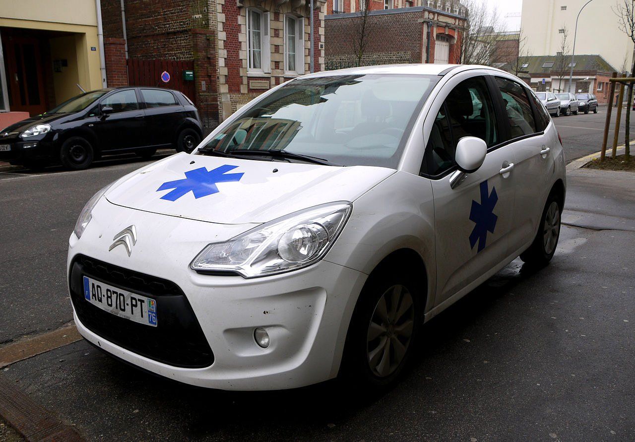Une Citroën C3 VSL garée