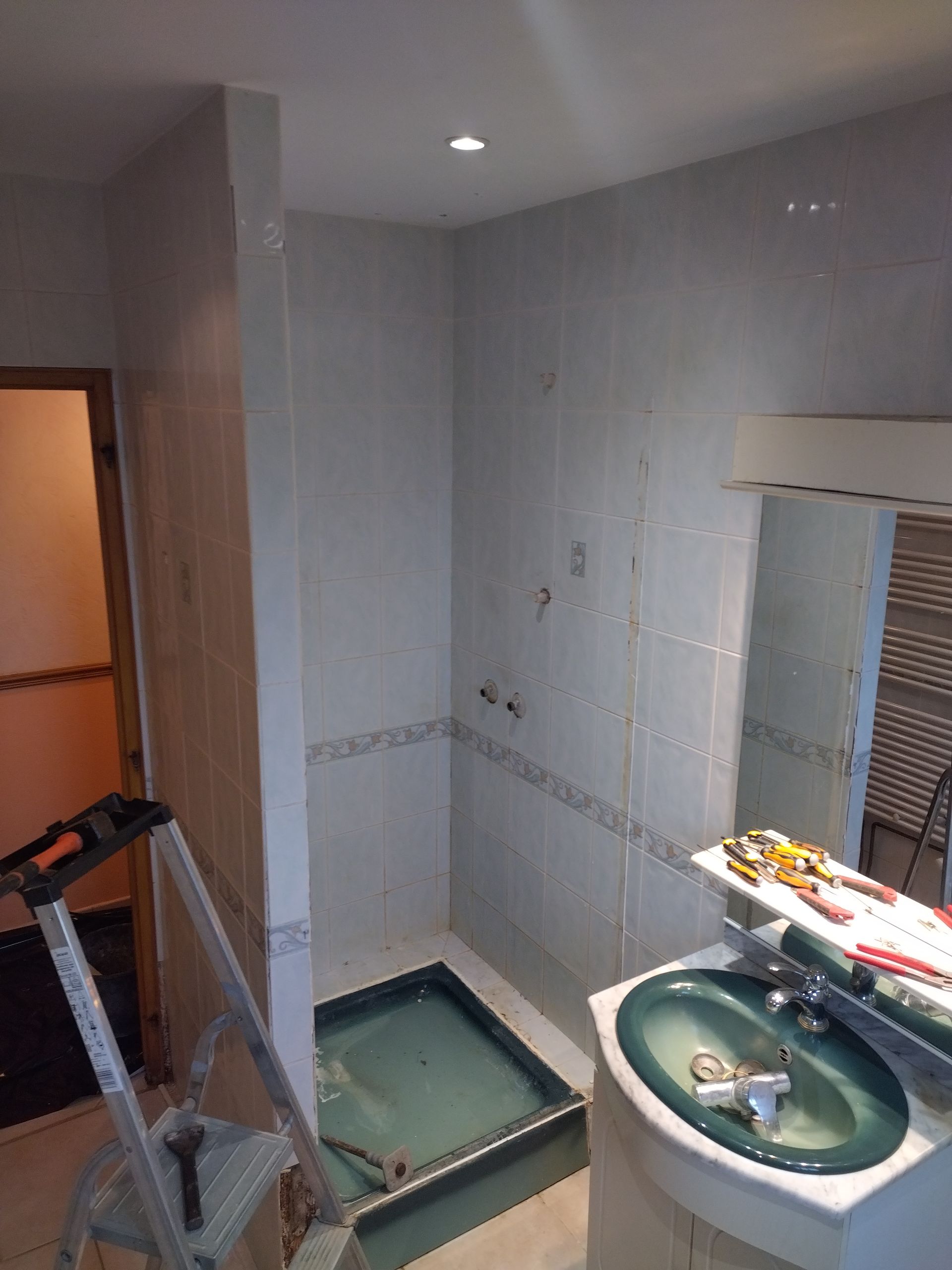 Une salle de bains en travaux