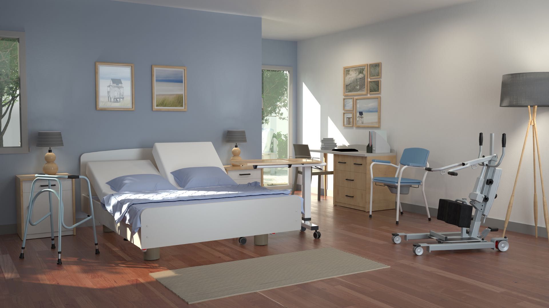 Chambre d'hôpital avec lit réglable, déambulateur, lève-personne, bureau, chaise et tableaux encadrés. Murs bleu clair et lumière naturelle.