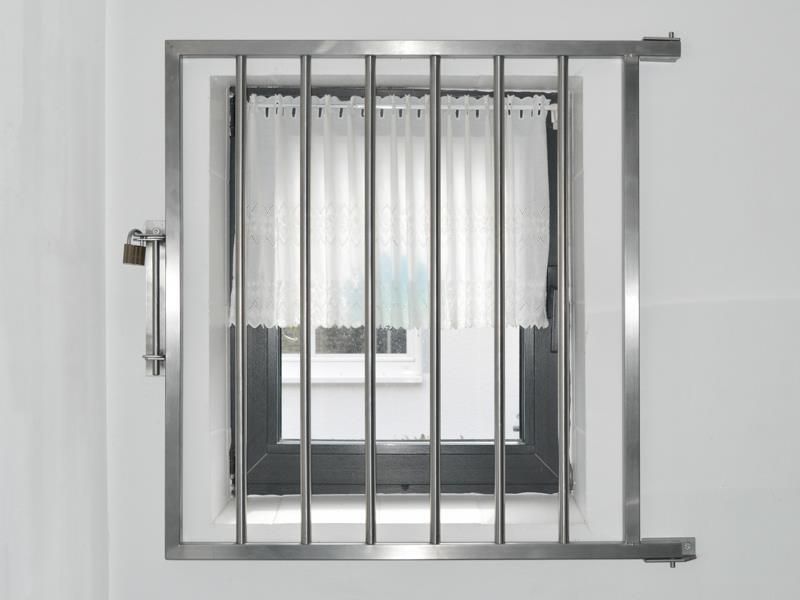 Ralf Krings Licht & Leuchter - Gitter und Nebeneingangstore