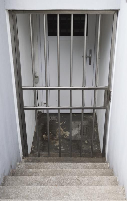 Ralf Krings Licht & Leuchter - Gitter und Nebeneingangstore