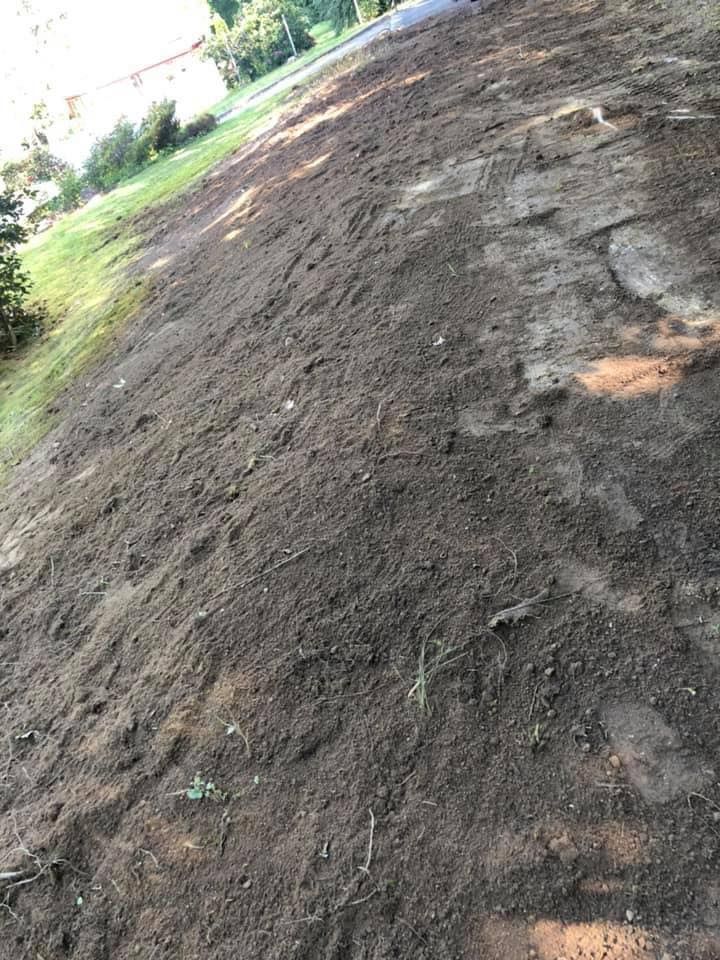 Terrain remis à plat proprement après un défrichage