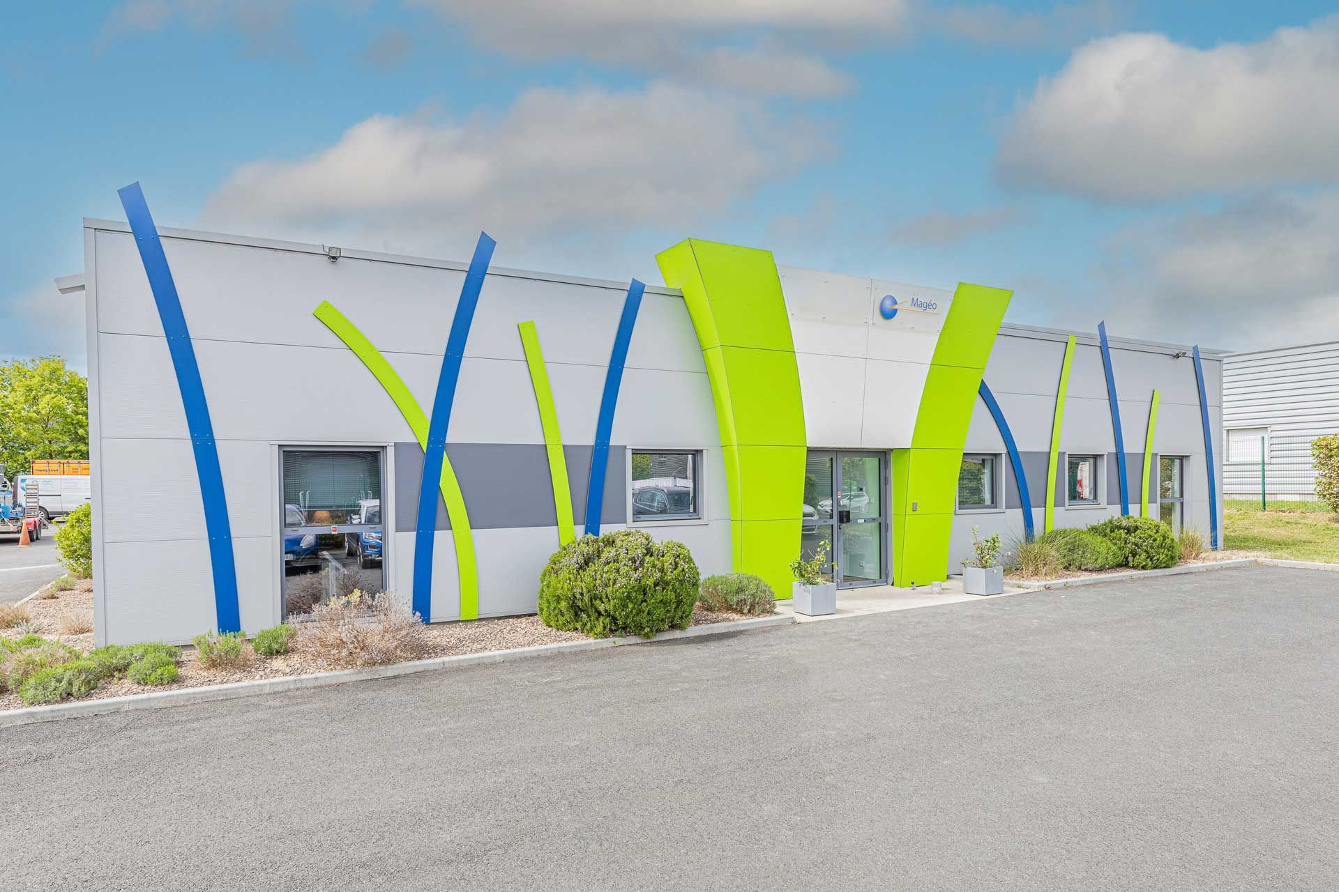 Devanture du laboratoire d'essais Magéo