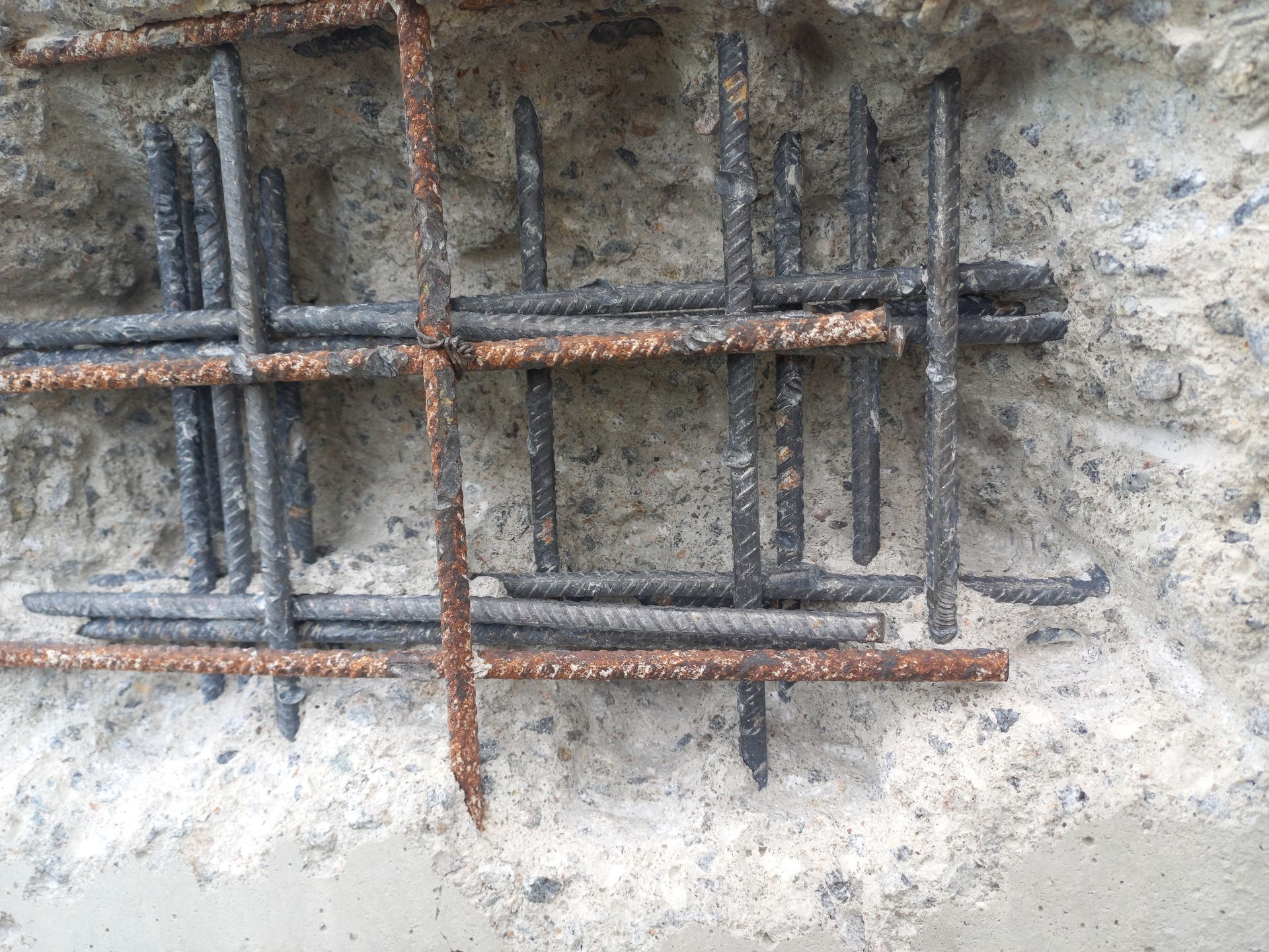 Coupe de béton et son acier intérieur