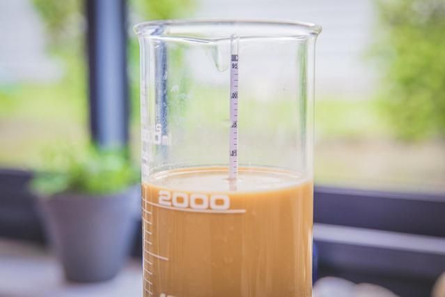 Récipient avec liquide à tester