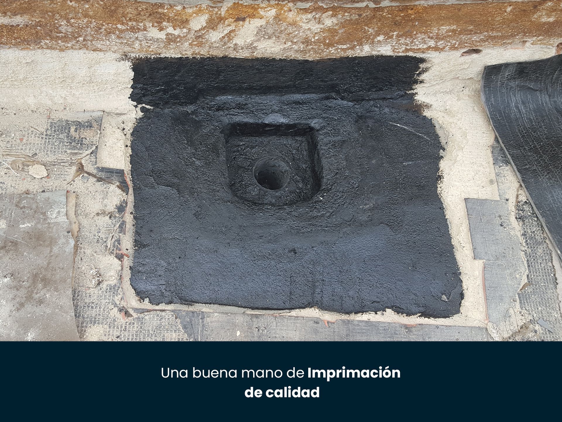 A picture of a hole in a wall that says una buena maro de imprimacion de calidad