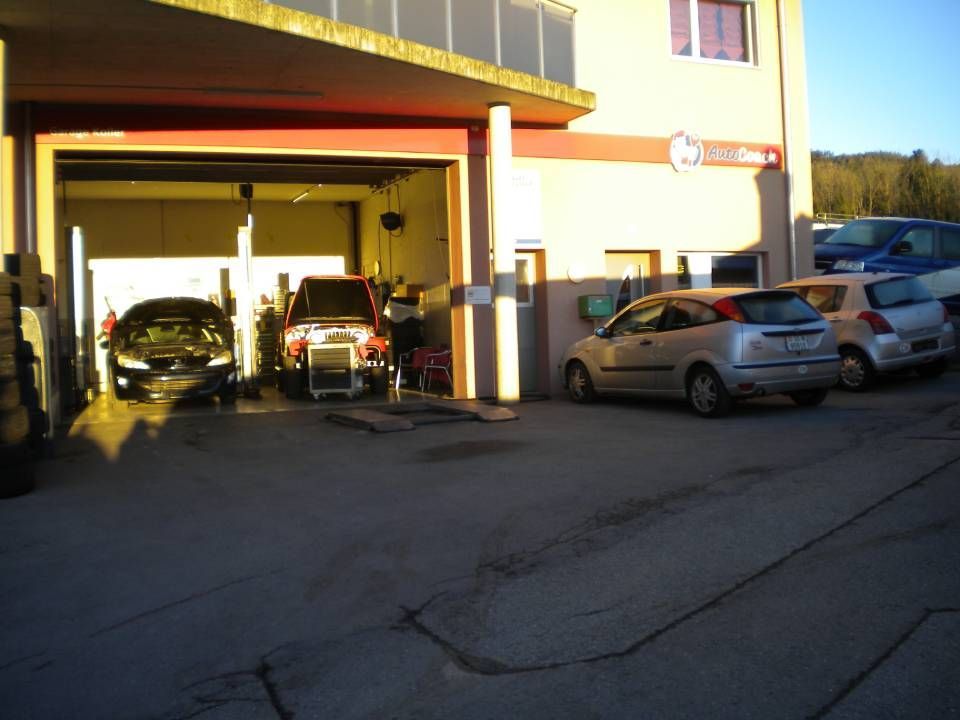Autos vor der Garage Melchior Koller