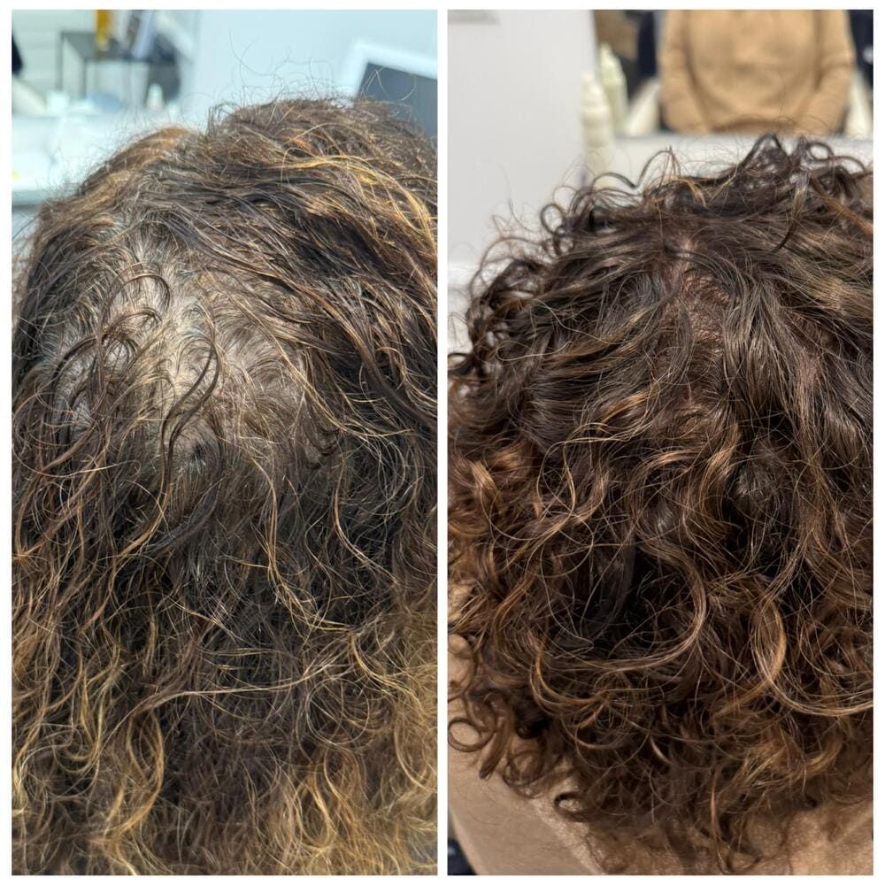 Primer plano comparativo del cabello enredado y opaco antes del peinado y los rizos definidos y brillantes después del mismo.