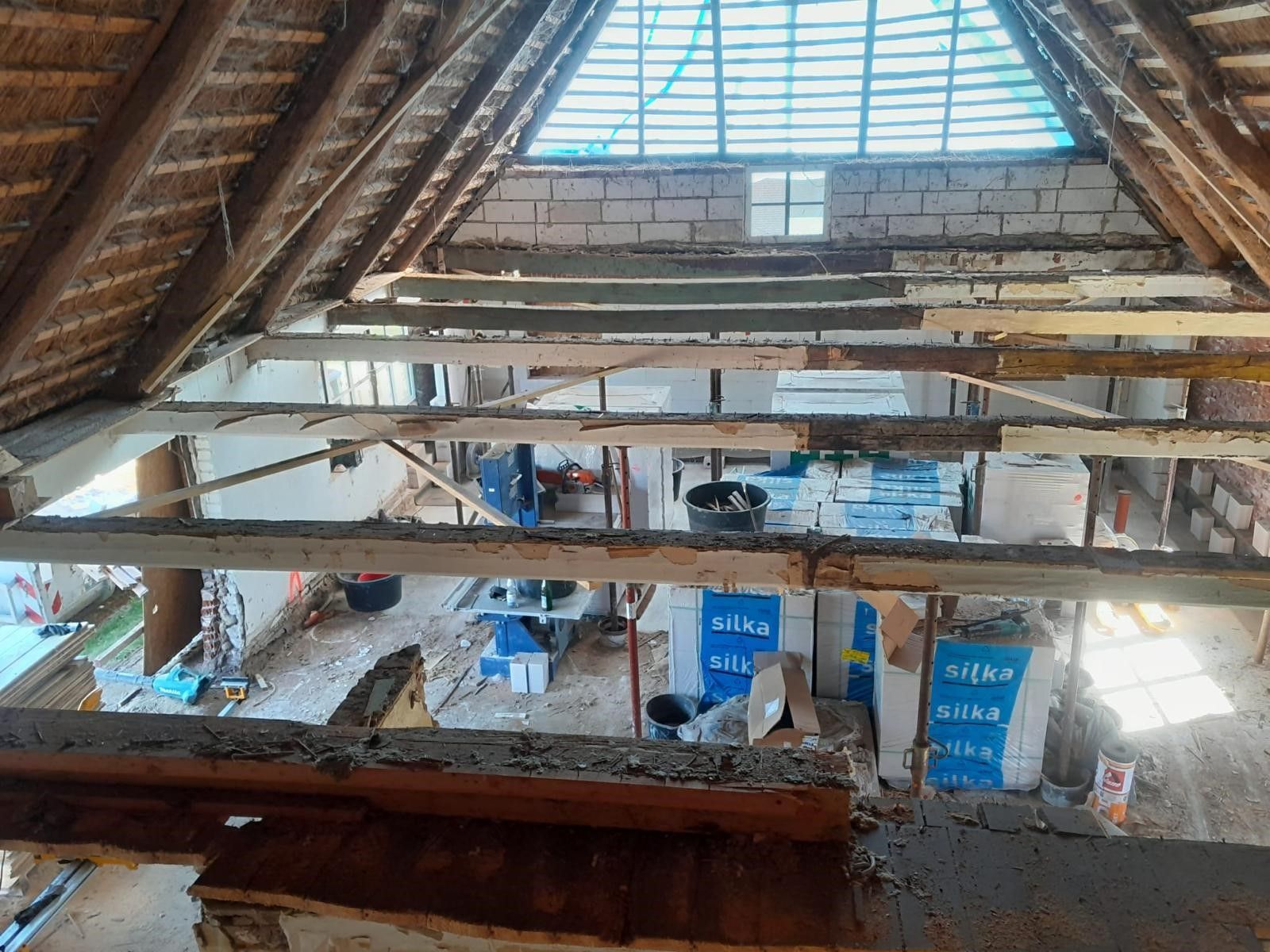 Ein Blick auf die Decke eines im Bau befindlichen Gebäudes.