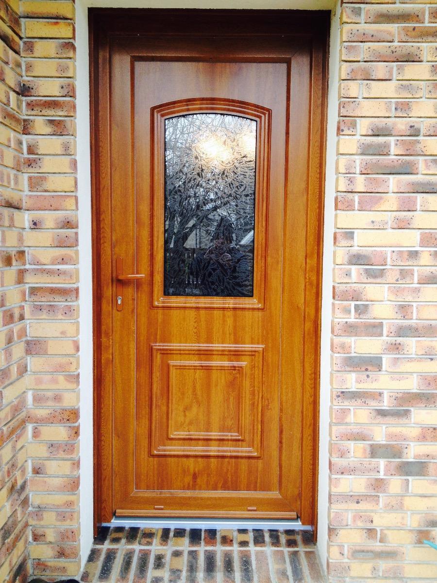 Porte PVC chêne doré avec panneau aluminium