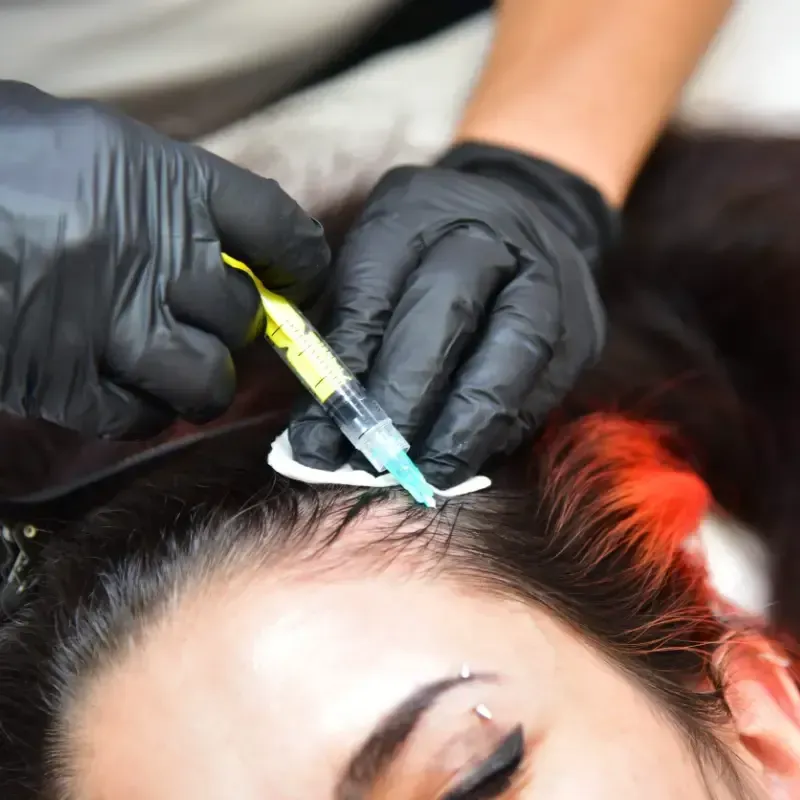 Imagen de marcador de posición de una montaña y un sol sobre un fondo gris.