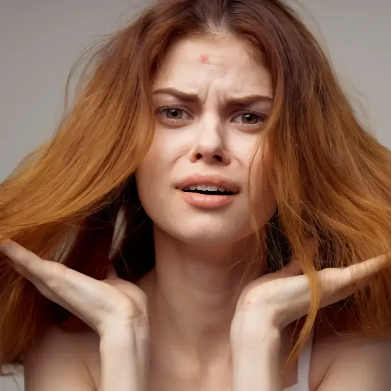 Imagen de marcador de posición de una montaña y un sol sobre un fondo gris.