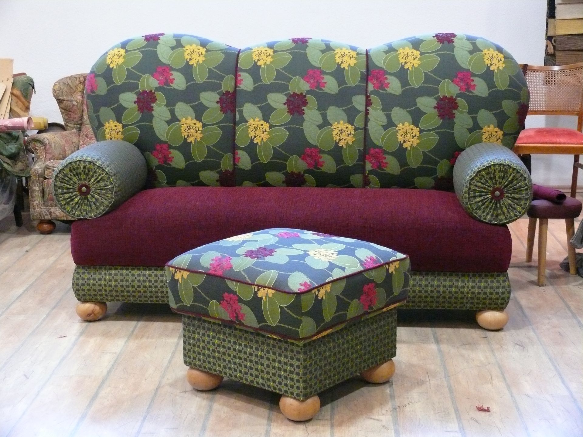 Wunderschönes buntes Sofa