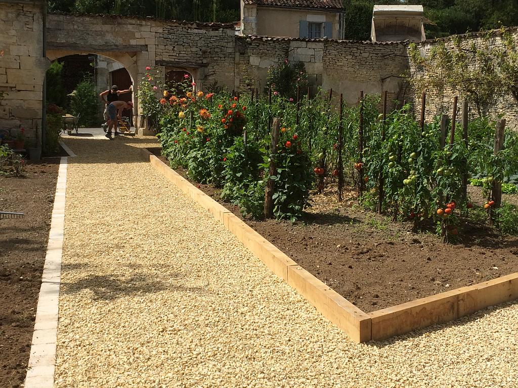 Allée et aménagement extérieur