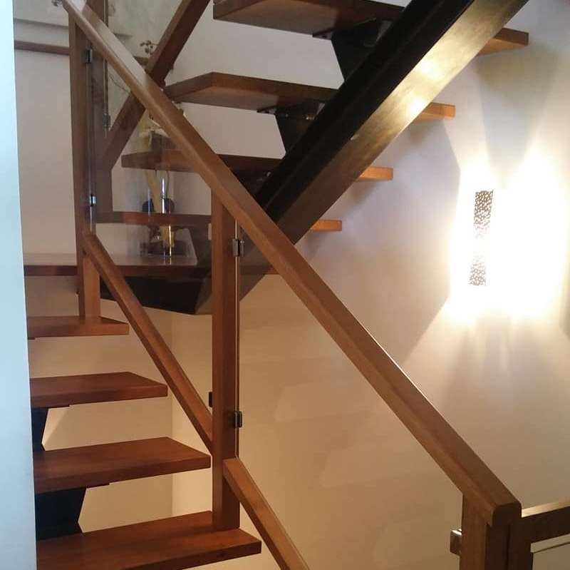 Escalier en bois et verre