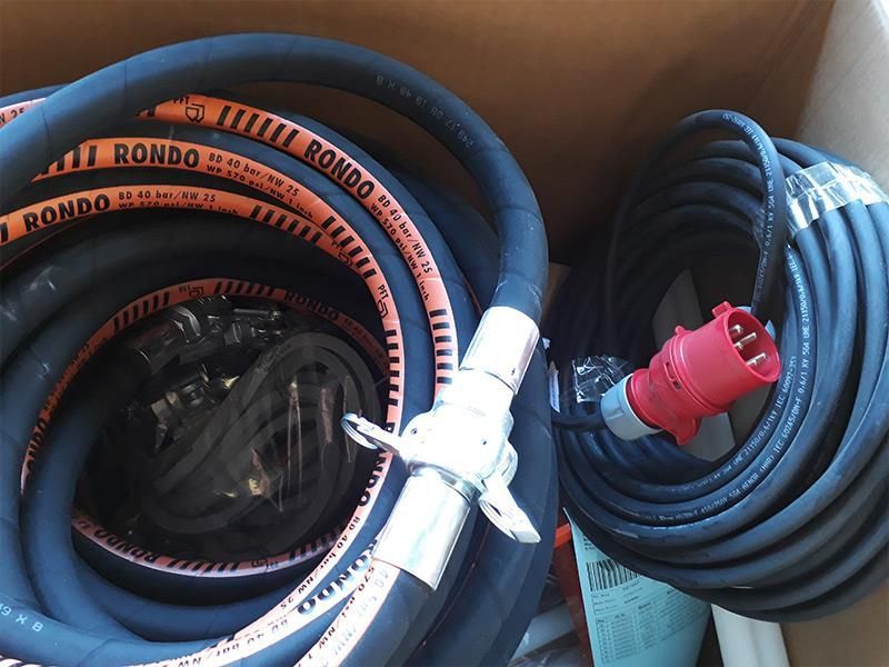 Ein Bündel Schläuche mit dem Wort Rondo darauf