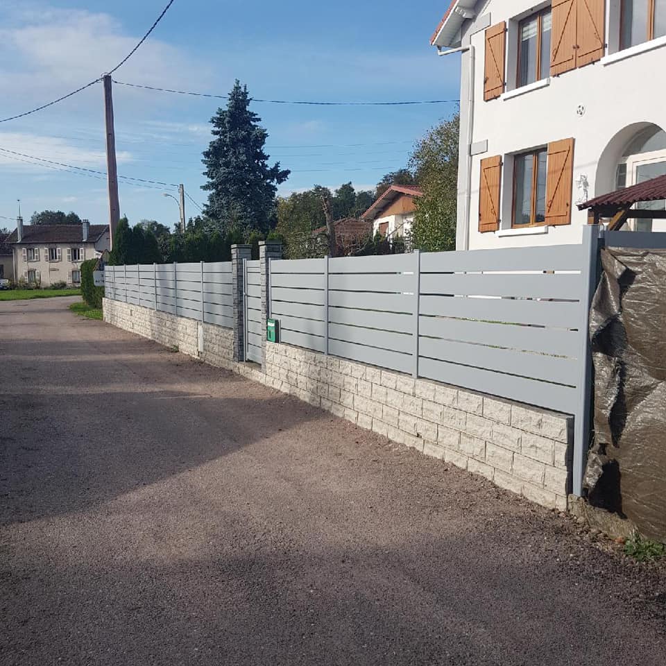 Photo d'une clôture grise claire