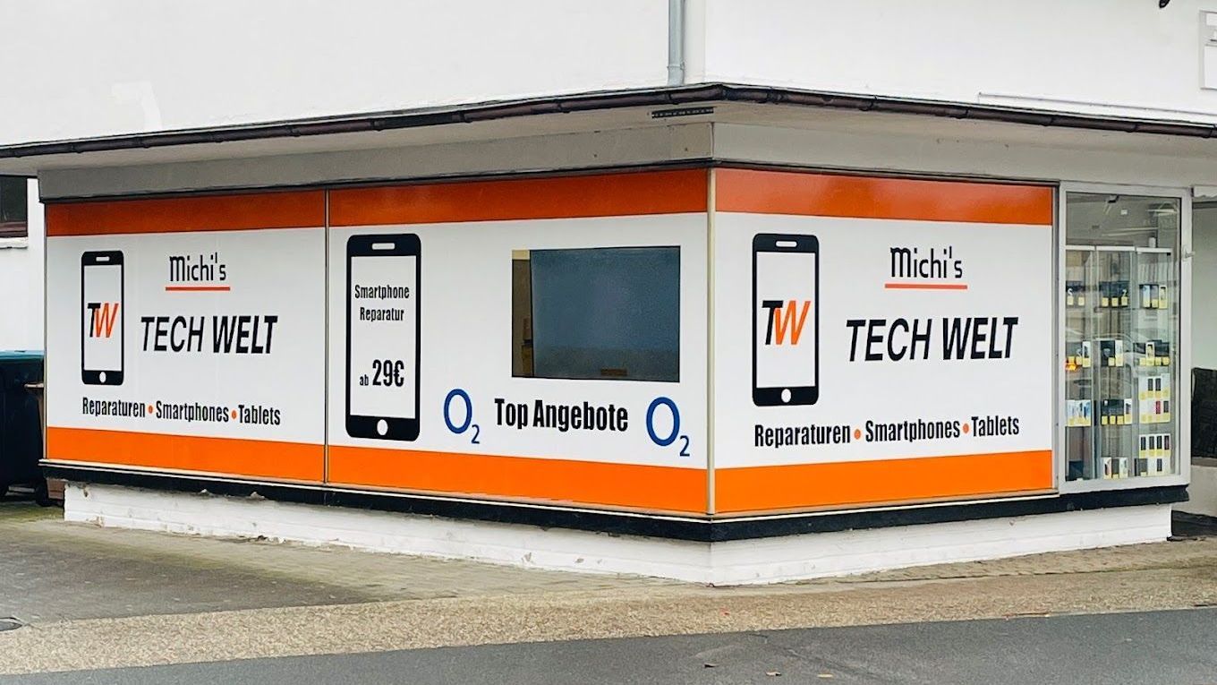 a store front with a sign that says michi 's tech welt