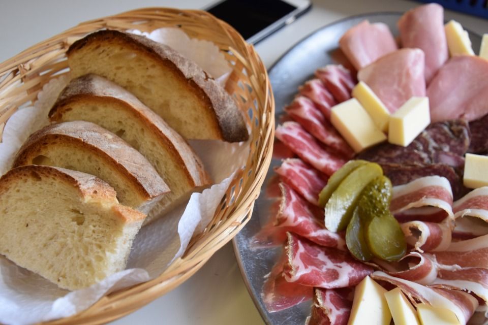 Brot und Wurstplatten vom Restaurant, Inh. Fisler