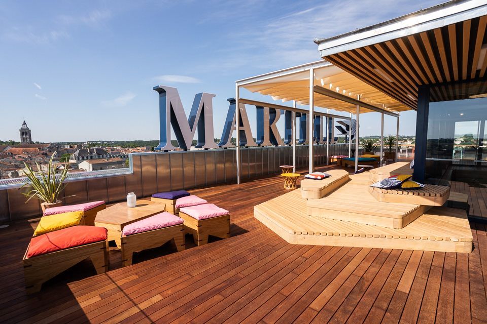 Terrasse panoramique sur le toit.