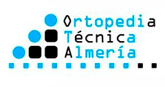 Logotipo que dice &ldquo;Ortopedia T&eacute;cnica Almer&iacute;a&rdquo; con cuadrados geom&eacute;tricos en azul y negro.