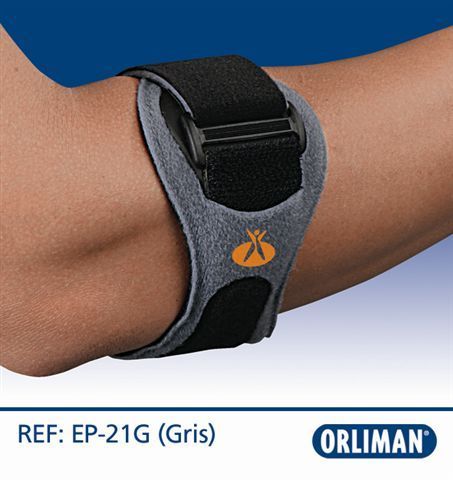 Soporte de codo gris con correas negras en un brazo doblado