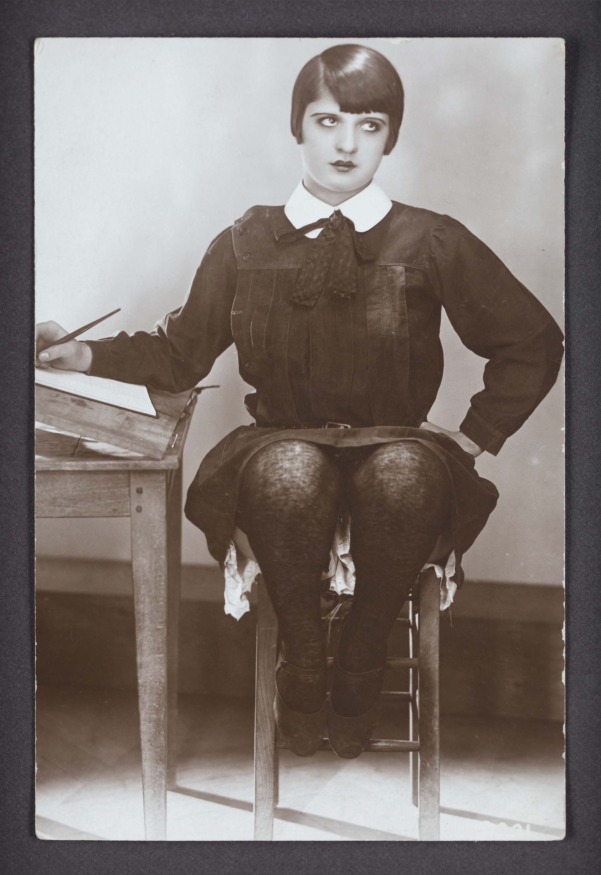 Photographie, tirage argentique original ayant servi pour la couverture de La Révolution surréaliste en 1927