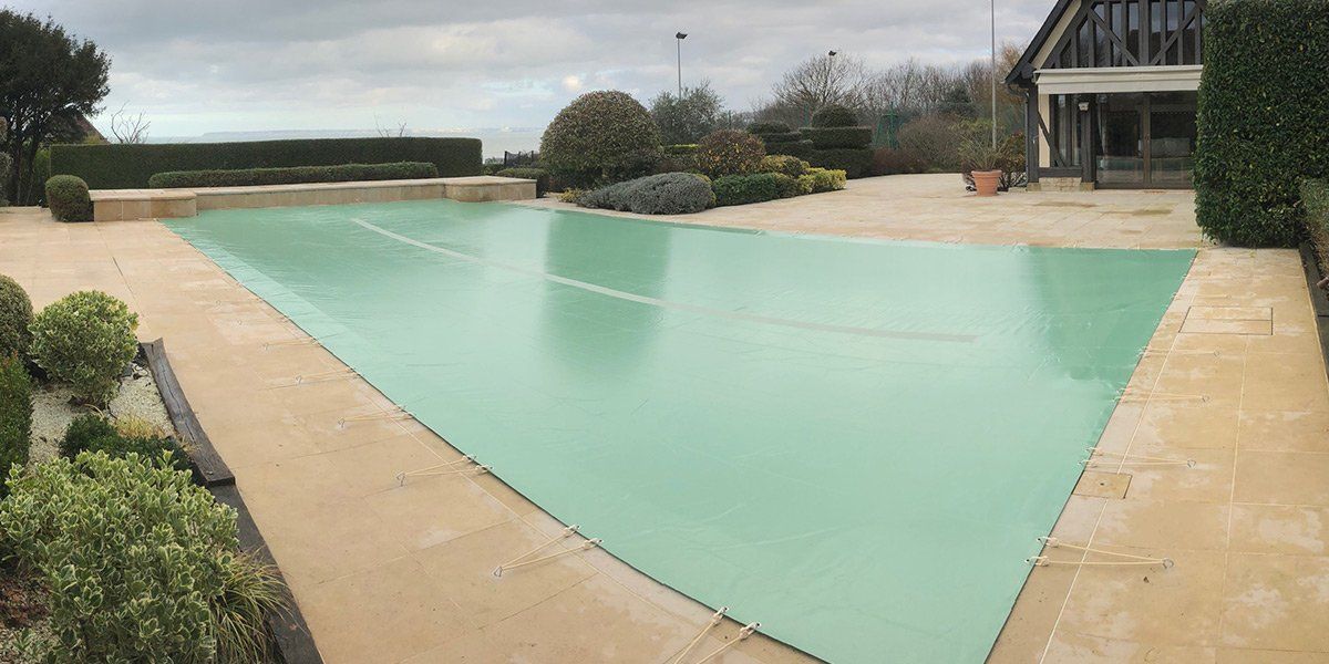Bâche de piscine