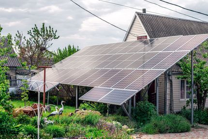 Solaranlage vor einem Haus