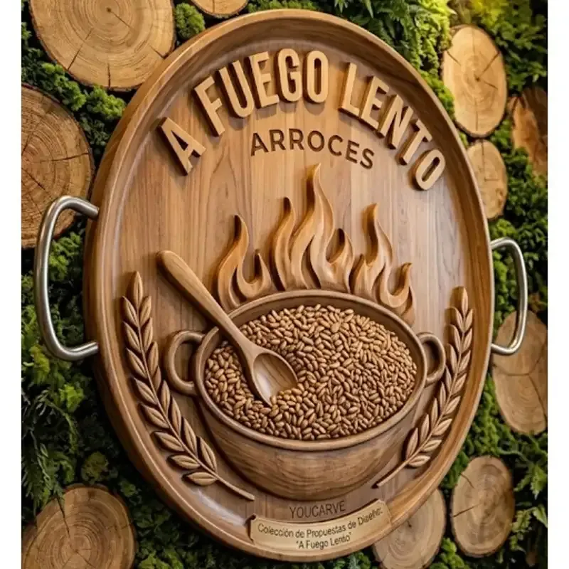 Letrero de madera para “A Fuego Lento Arroces” con un tazón de arroz y llamas, montado en una pared de troncos musgosos.