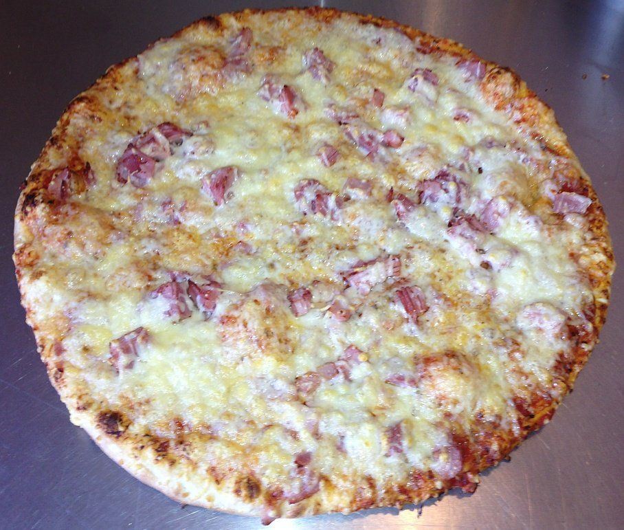 Pizza Soléo : tomate, fromage, jambon, 