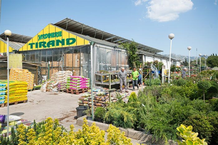 Devanture du magasin Jardinerie Tirand