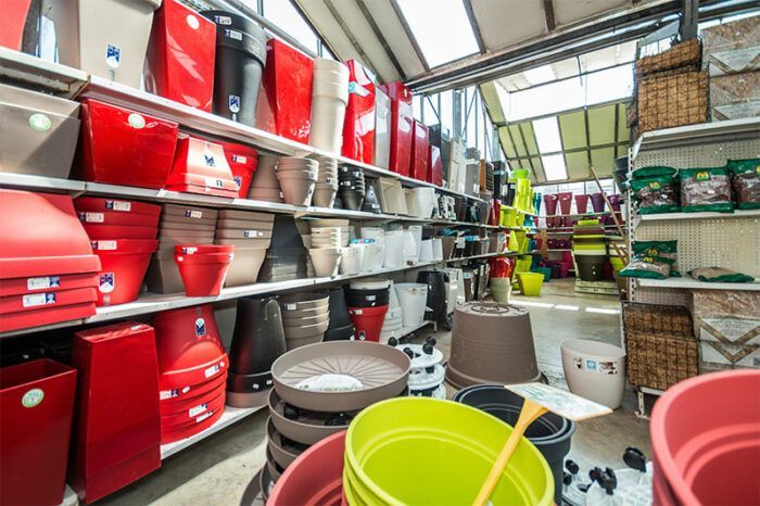 Rayon de pot en plastique dans le magasin