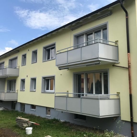 Sanierung Fassade nachher - Bachmann Maler- und Tapezierarbeiten - Glattbrugg