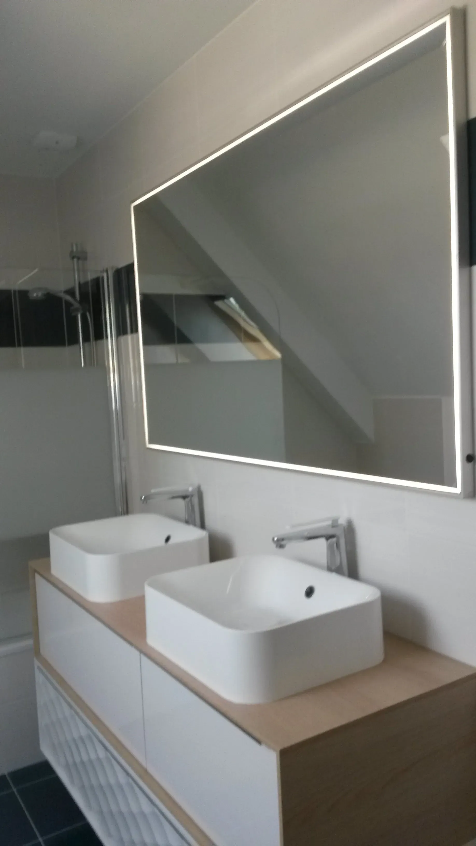 Lavabos et miroir
