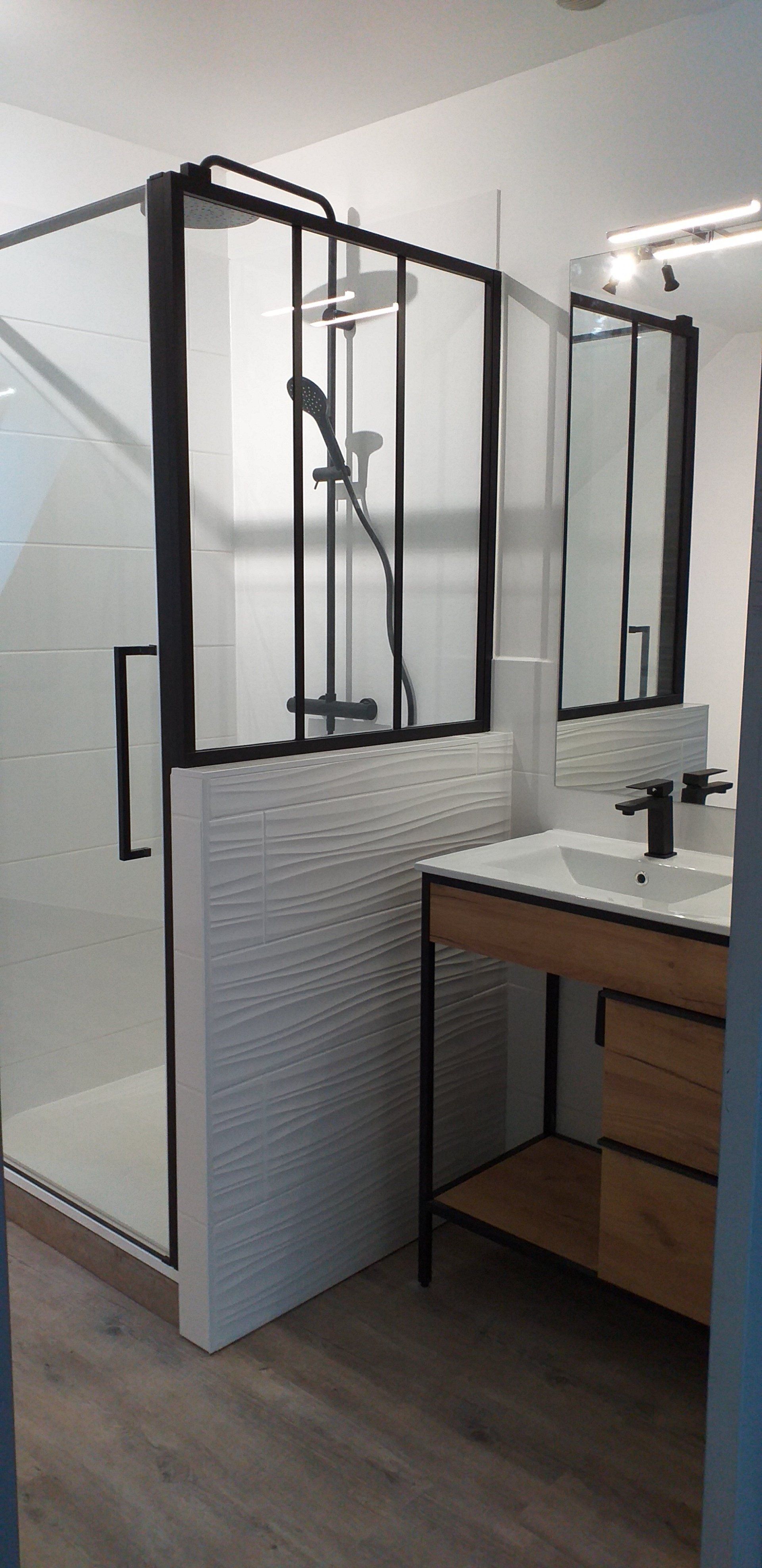 Lavabo et douche