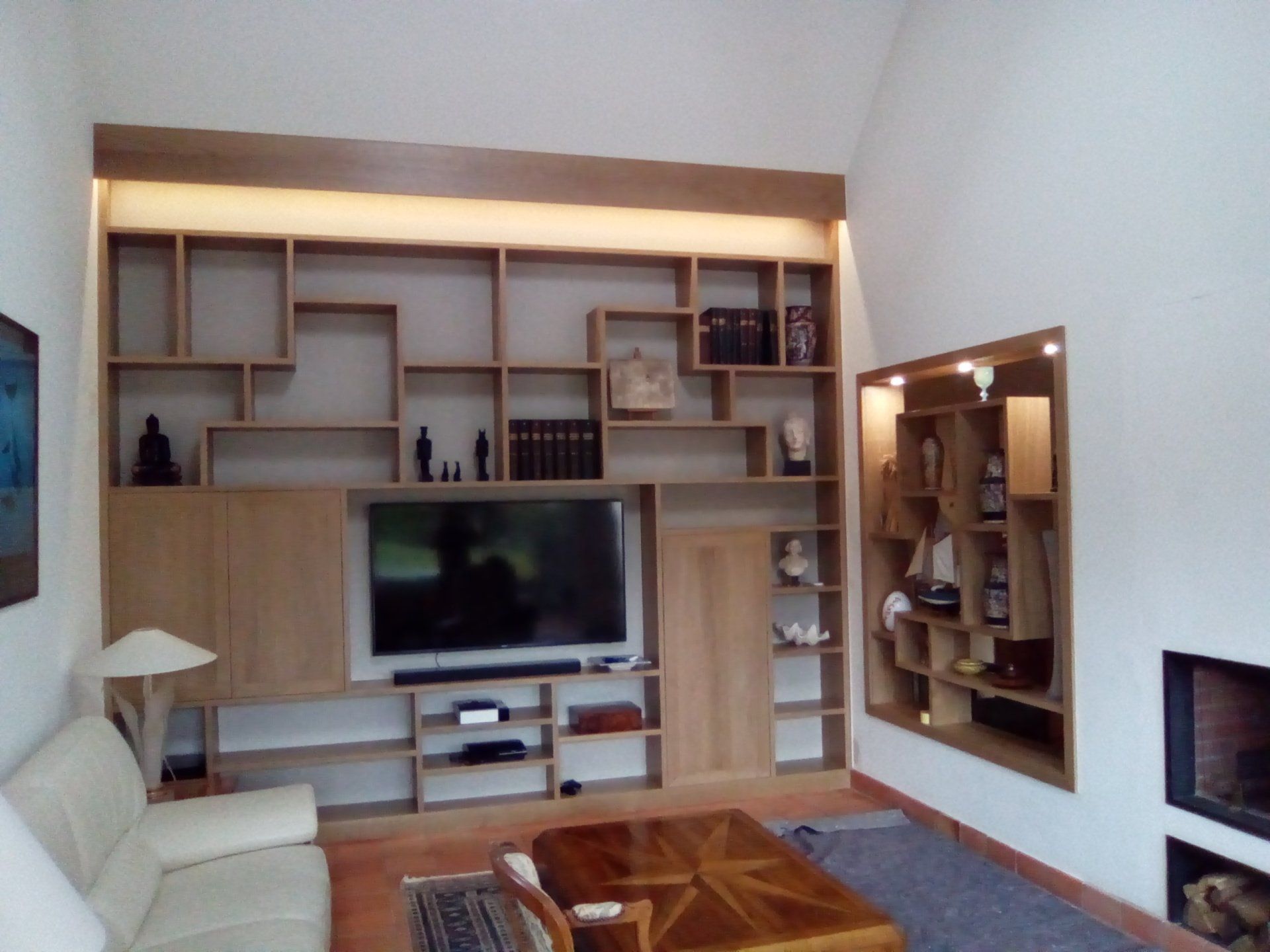 Bibliothèque et étagères en chêne massif