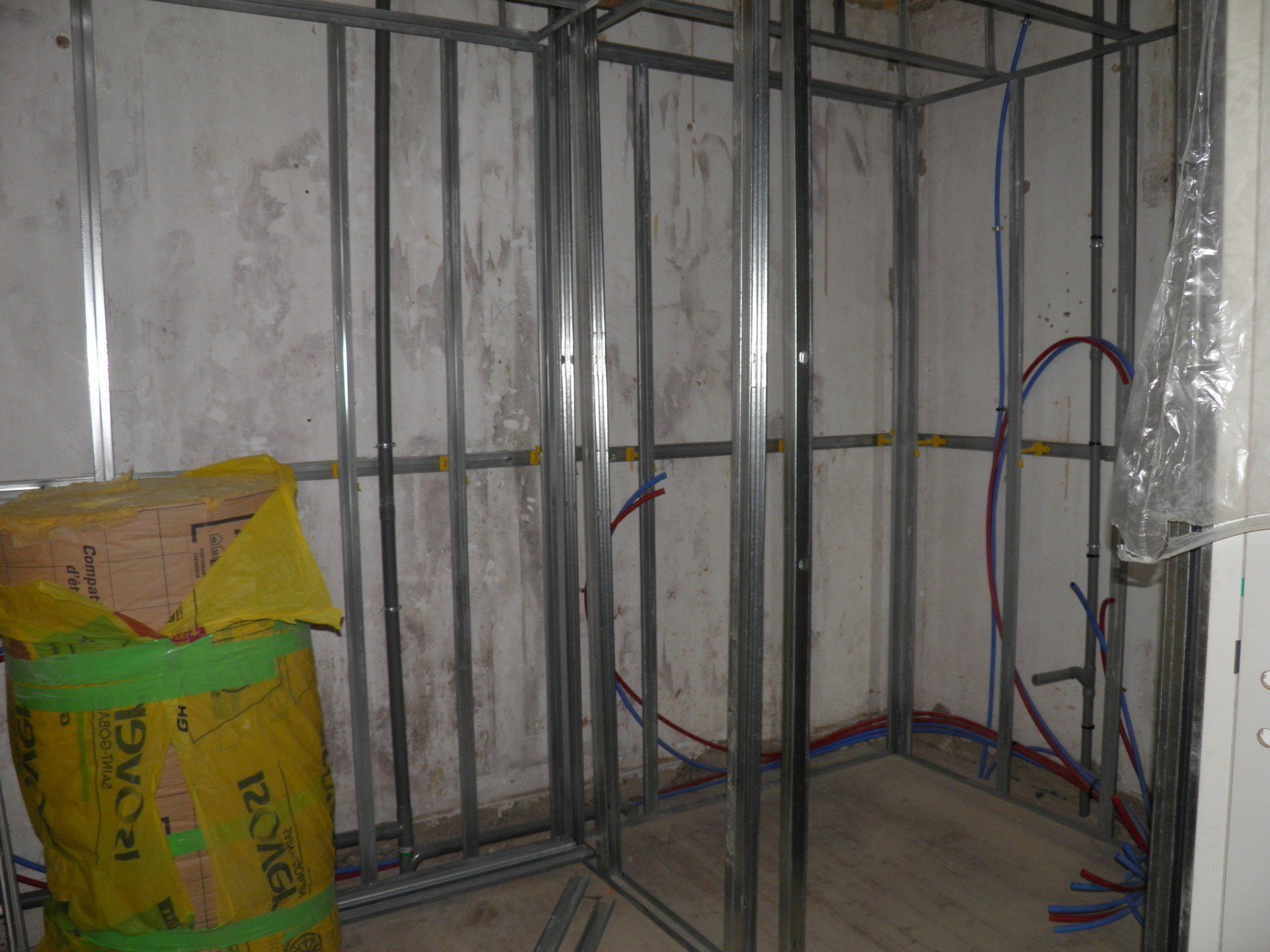 Doublage et raillage avant isolation