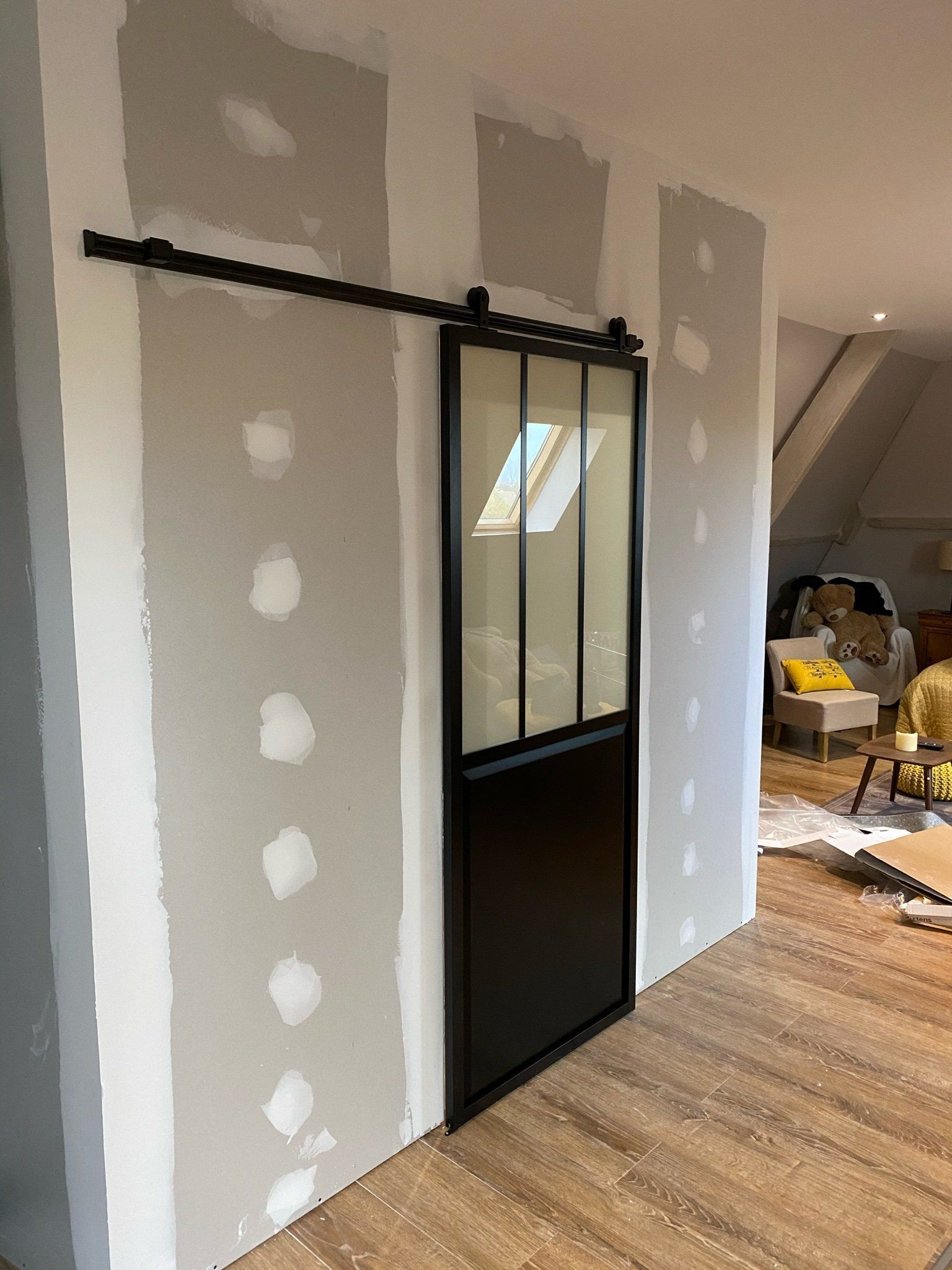 Pose de cloison avec bandes