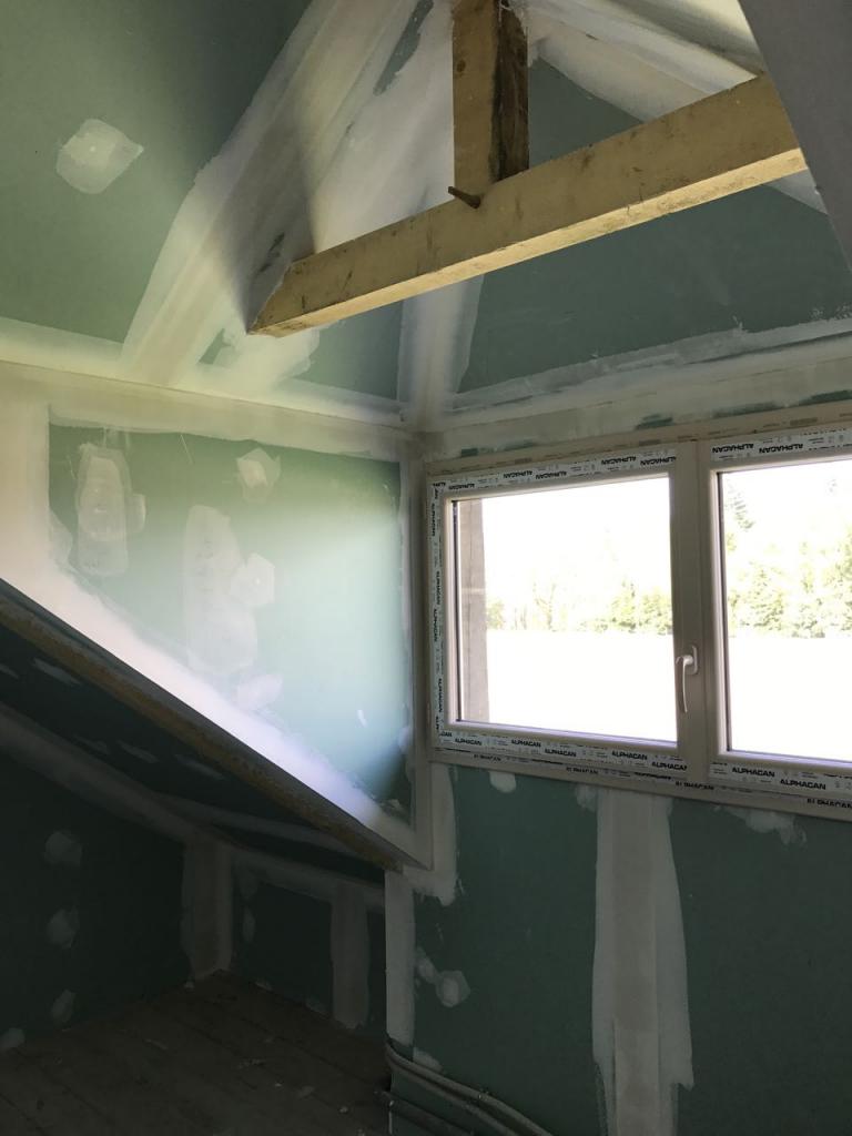 Cloison de murs avec poutre apparente