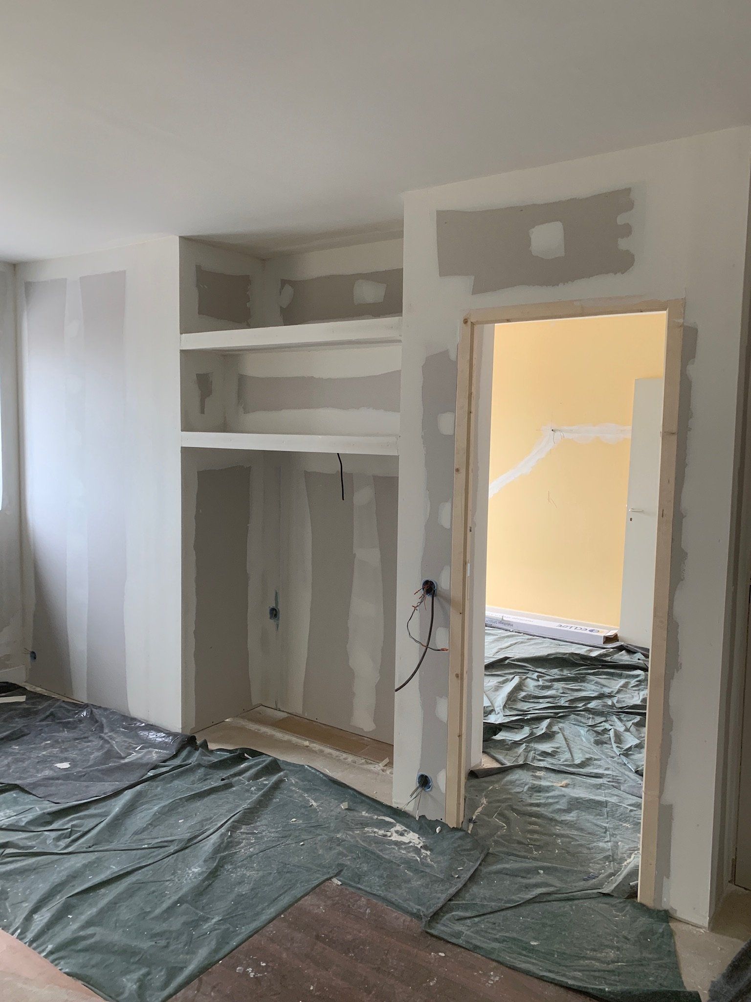 Cloison avec placard