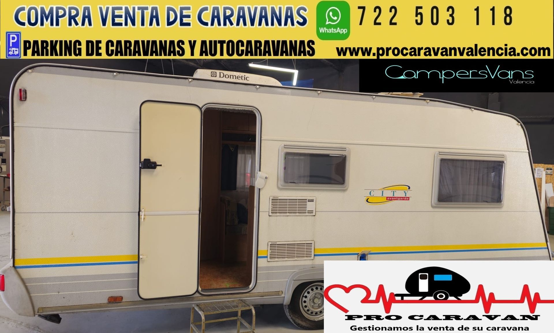Una caravana está estacionada frente a un cartel que dice compra venta de caravanas