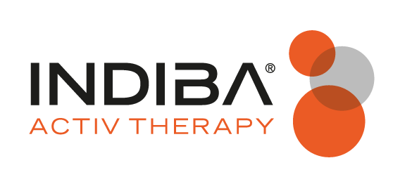 Logotipo de la terapia INDIBa ACTIV con el nombre en letra negra y círculos superpuestos de color naranja y gris.