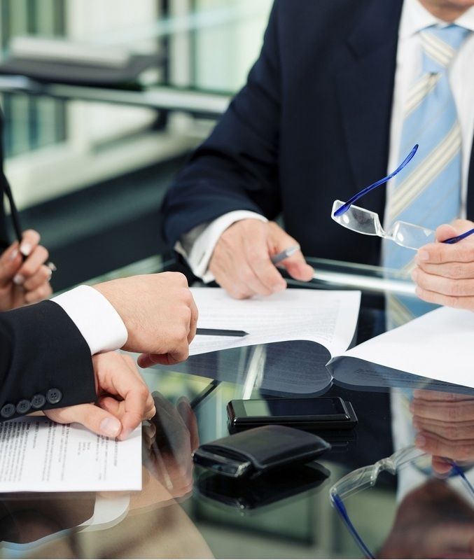 Procuradores Elda y Novelda asesorando a clientes